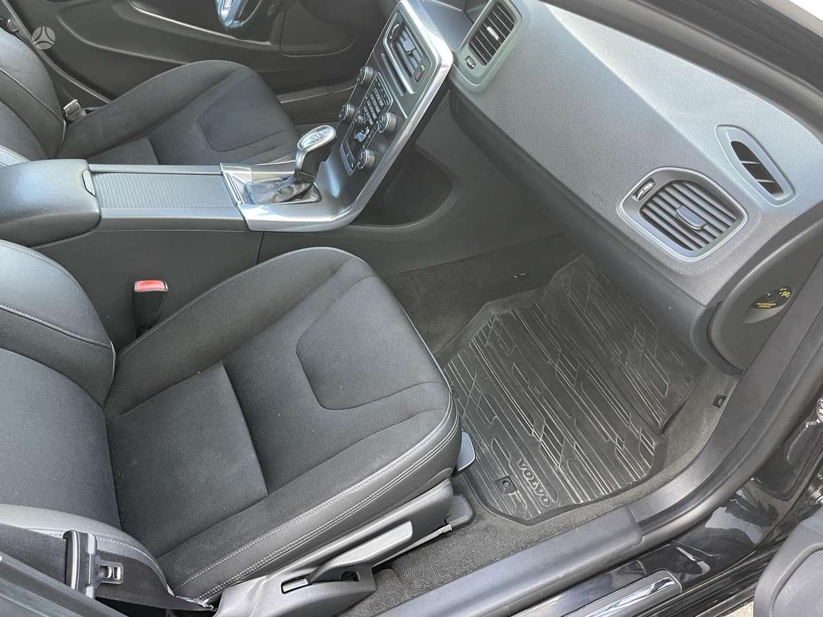 Volvo V60 2012 — photo 19