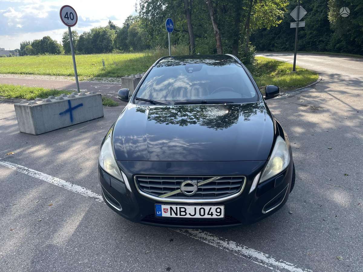 Volvo V60 2012 — rear view