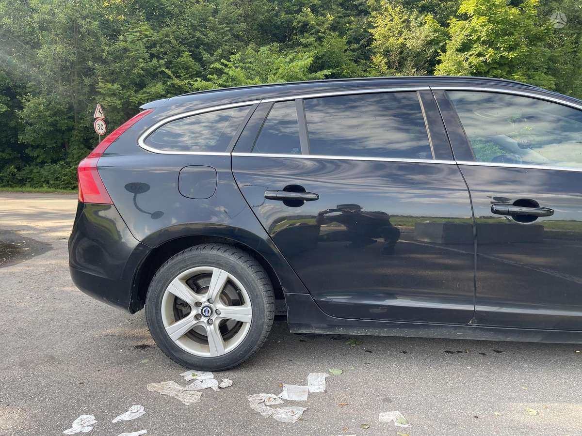 Volvo V60 2012 — photo 5