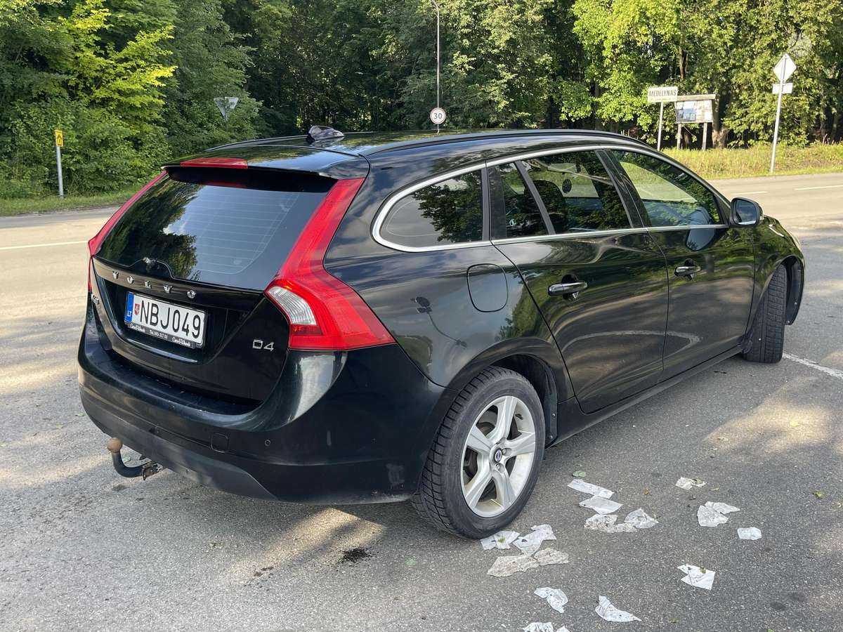 Volvo V60 2012 — photo 6