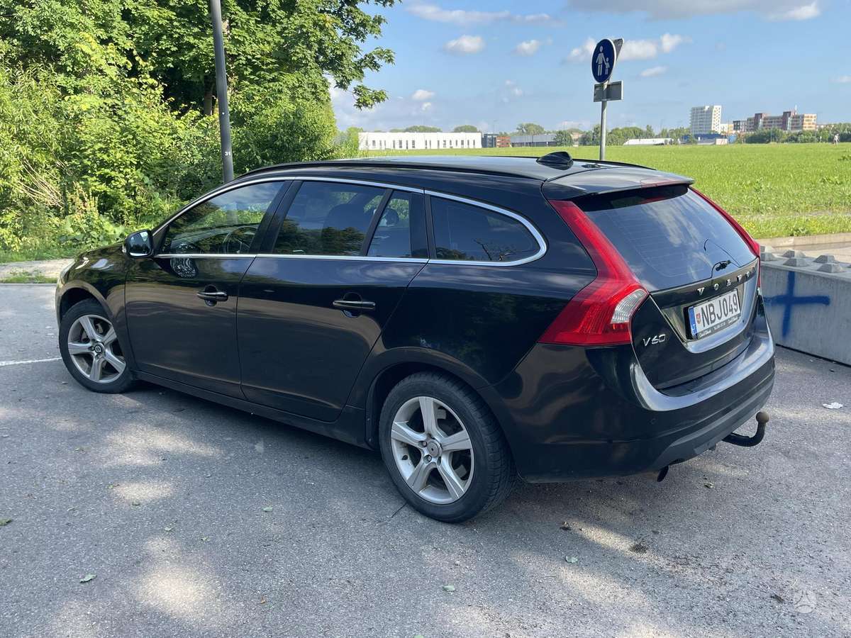 Volvo V60 2012 — photo 8