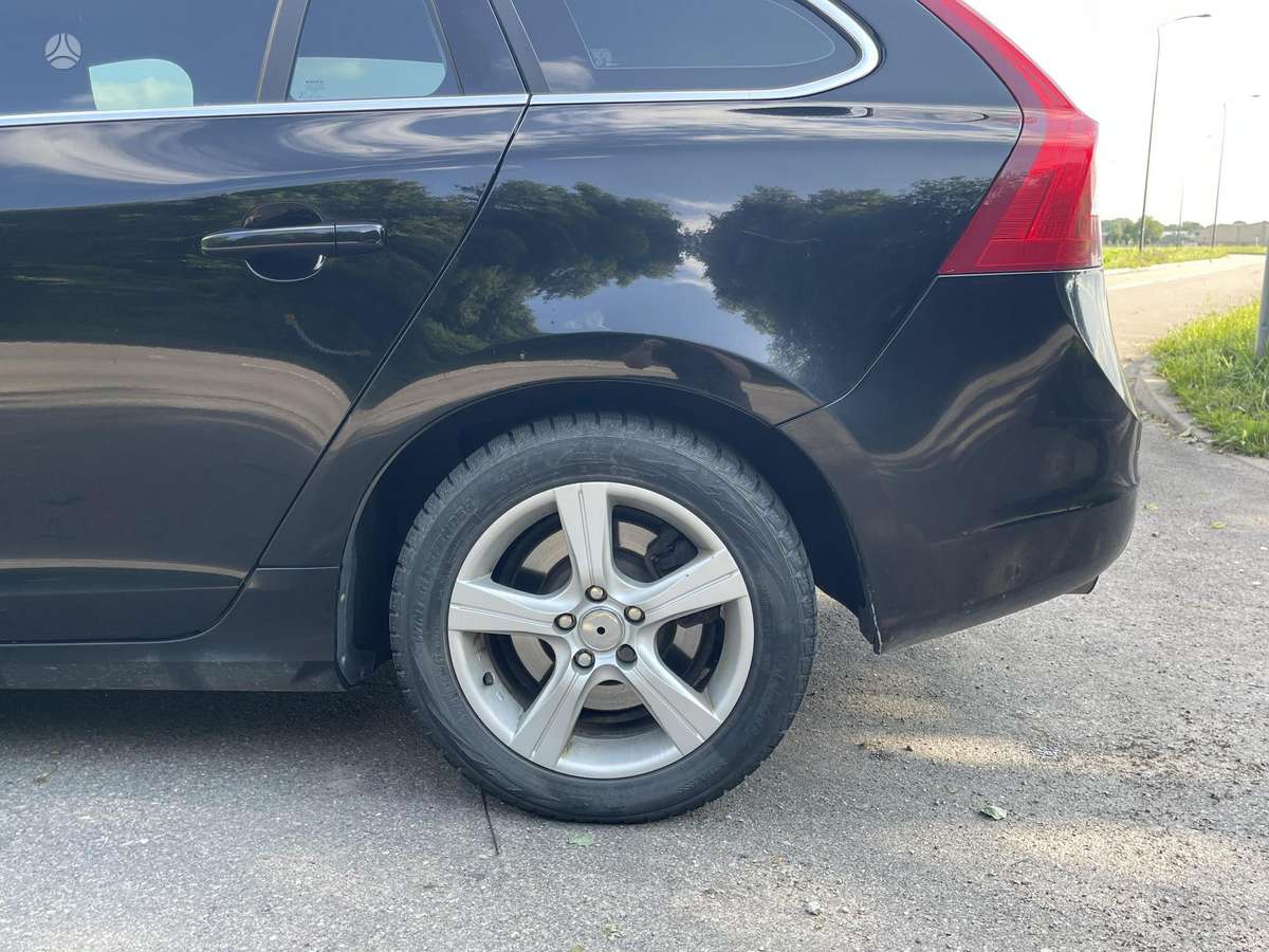 Volvo V60 2012 — photo 9