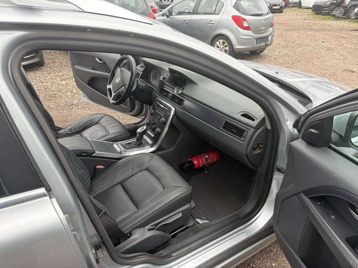 Volvo V70 2012 — photo 12