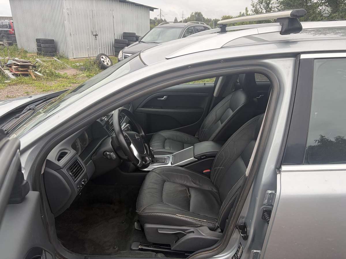 Volvo V70 2012 — photo 13
