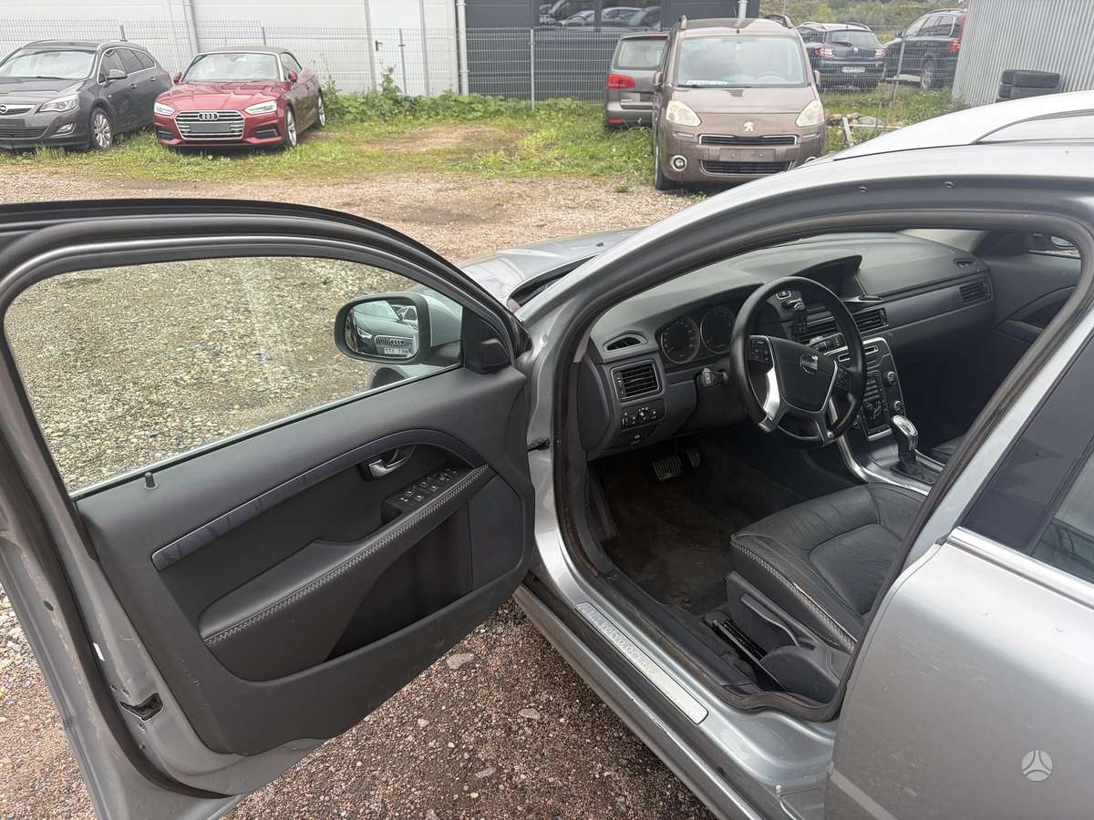 Volvo V70 2012 — photo 14