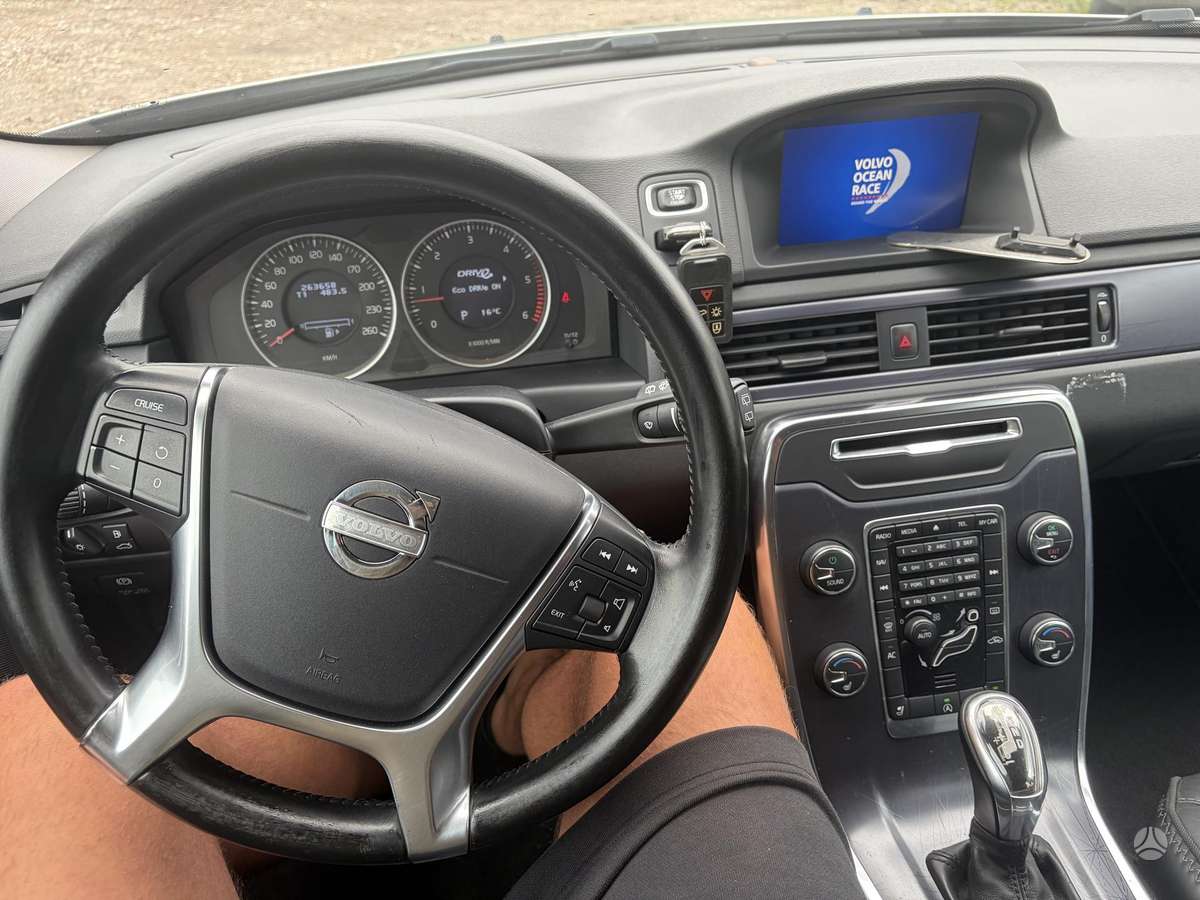 Volvo V70 2012 — photo 15