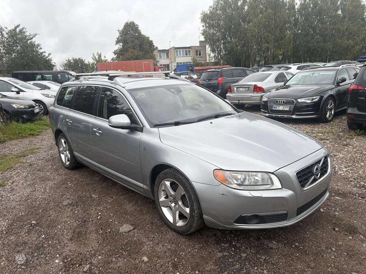 Volvo V70 2012 — interior