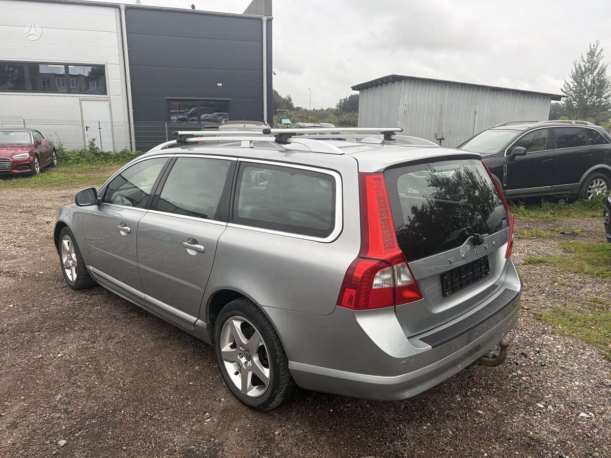 Volvo V70 2012 — photo 7