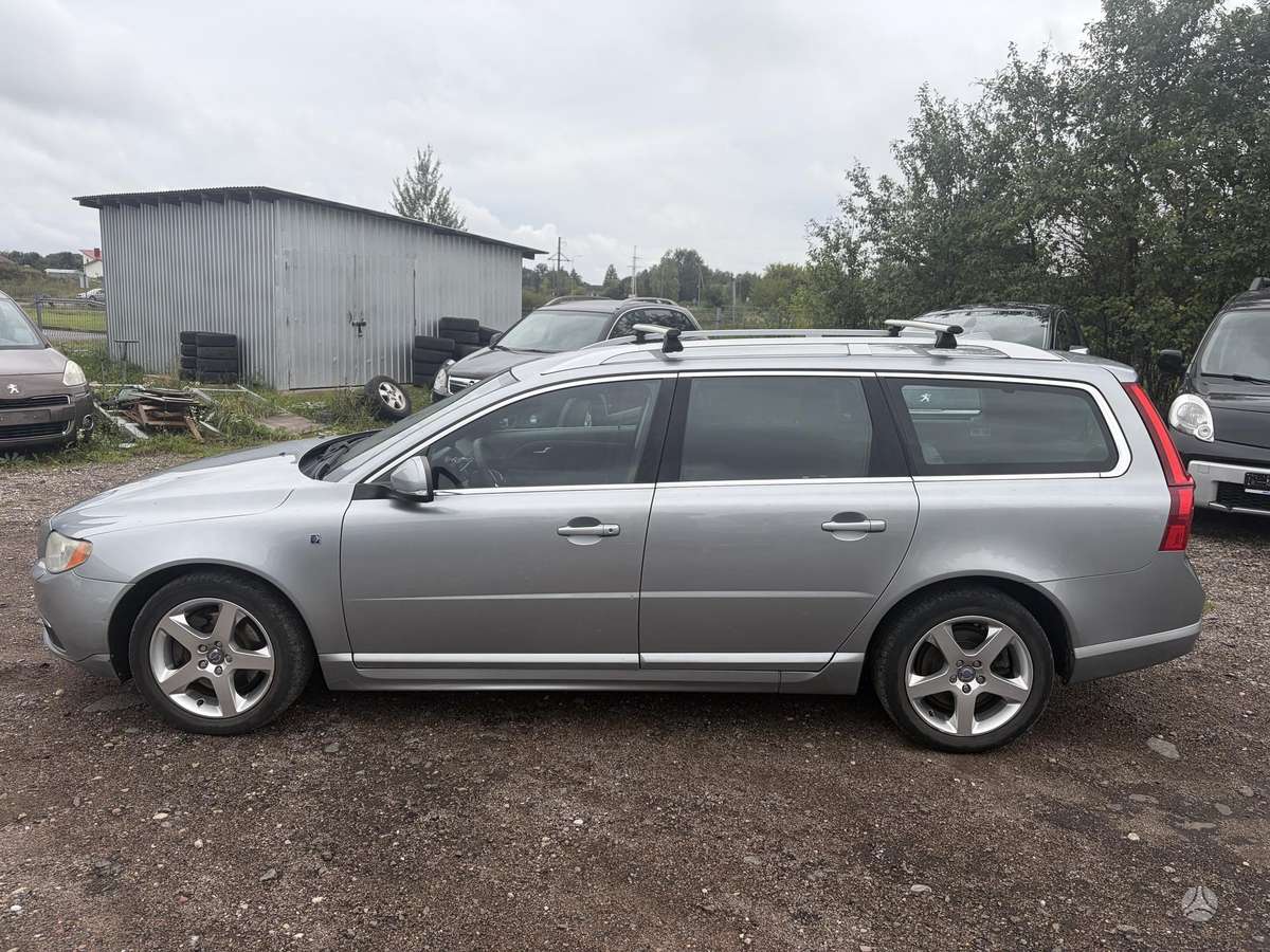 Volvo V70 2012 — photo 8