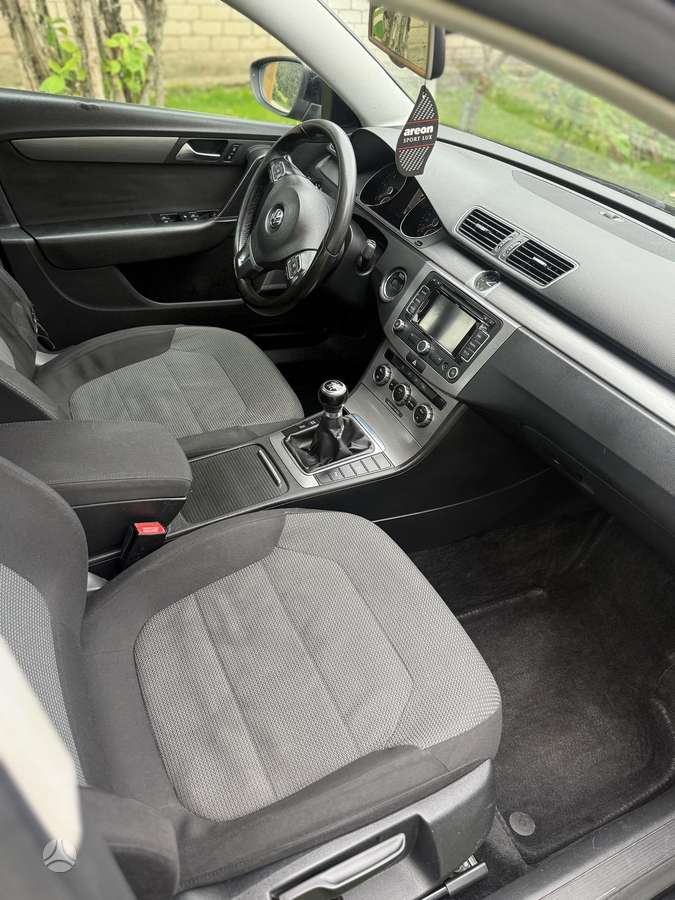 Volkswagen Passat 2012 — photo 7