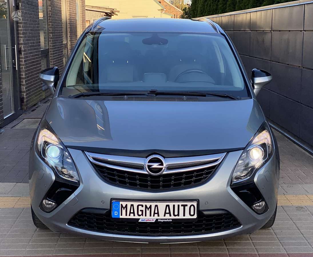 Opel Zafira 2012 — салон
