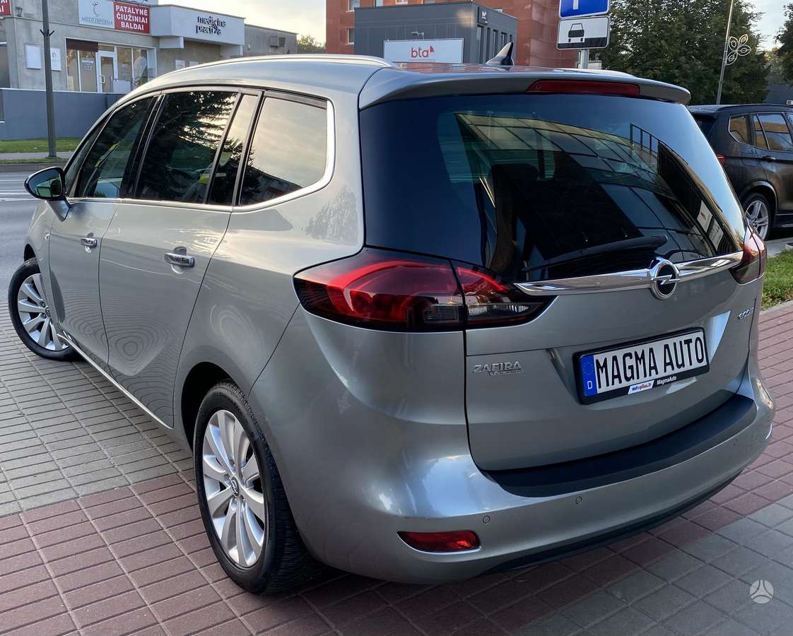 Opel Zafira 2012 — двигун 1956 cm³, 131 HP (96kW)