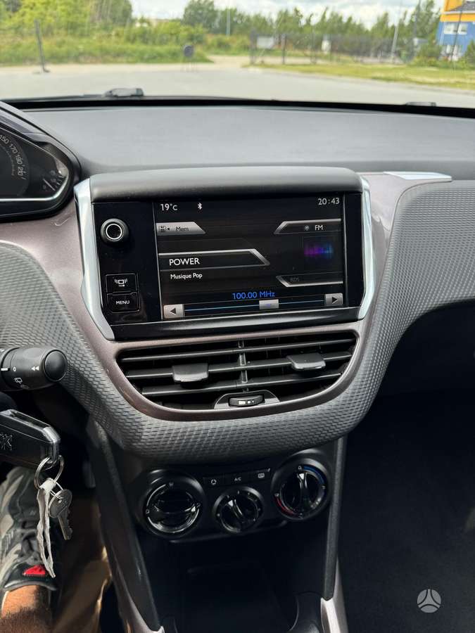 Peugeot 2008 2013 — photo 24