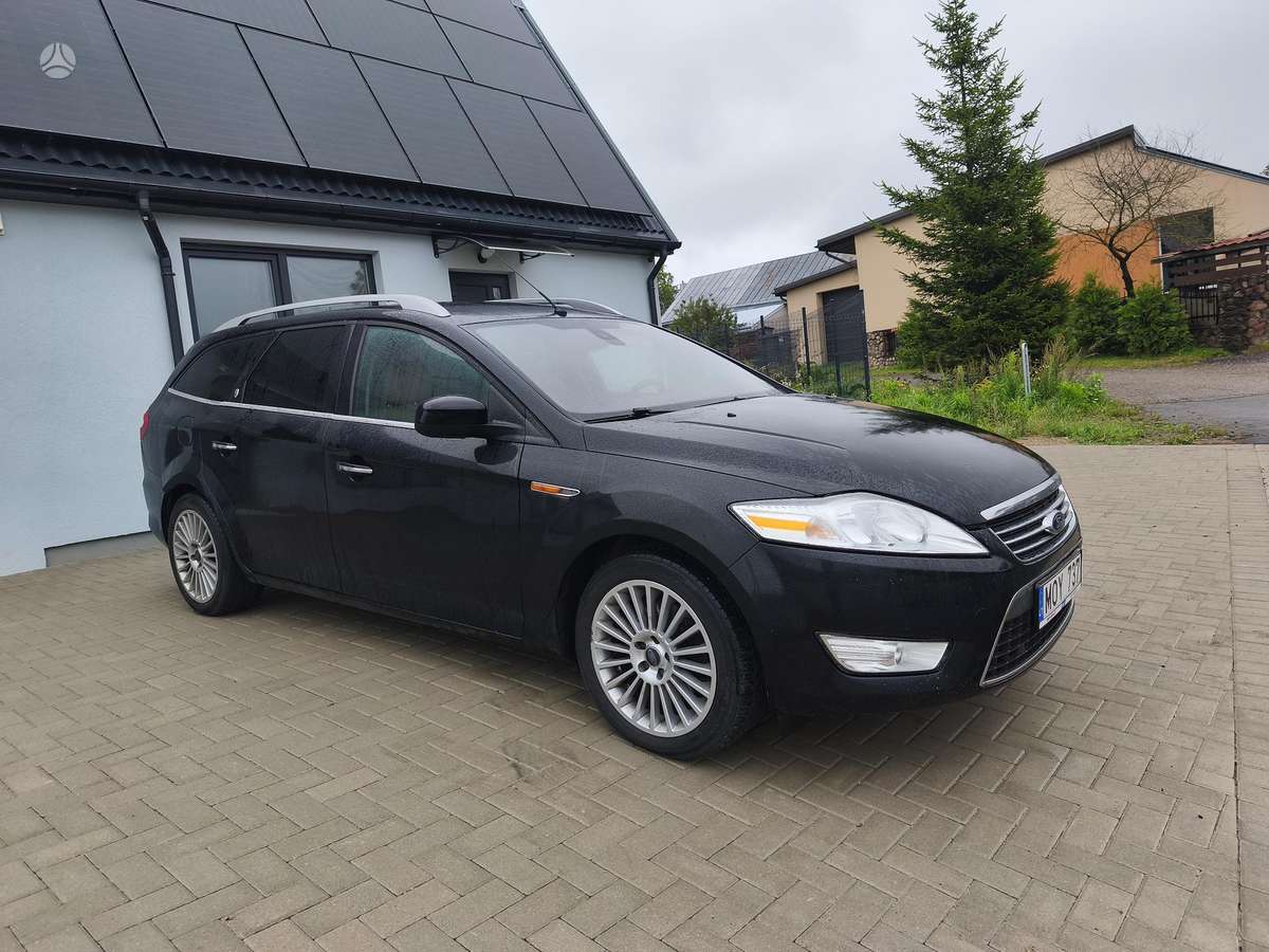 Ford Mondeo 2010 — rear view