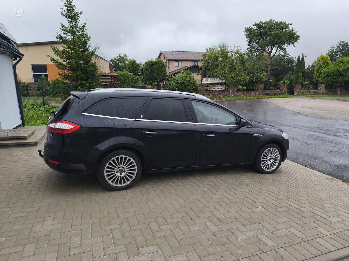 Ford Mondeo 2010 — interior