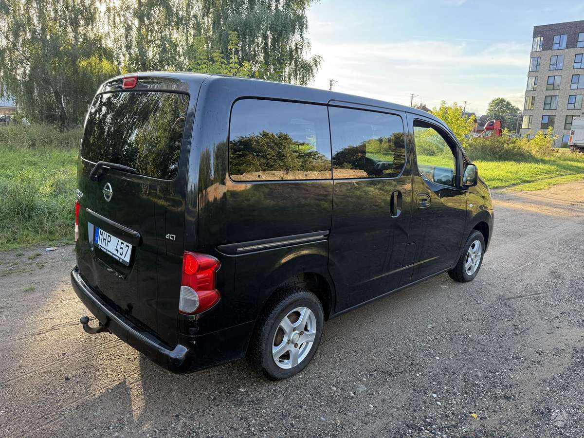 Nissan NV200 2012 — interior