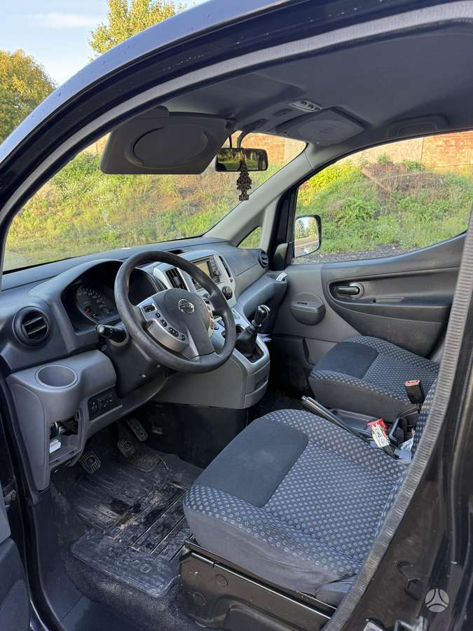 Nissan NV200 2012 — photo 6