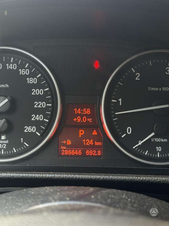 BMW 330 2010 — photo 14