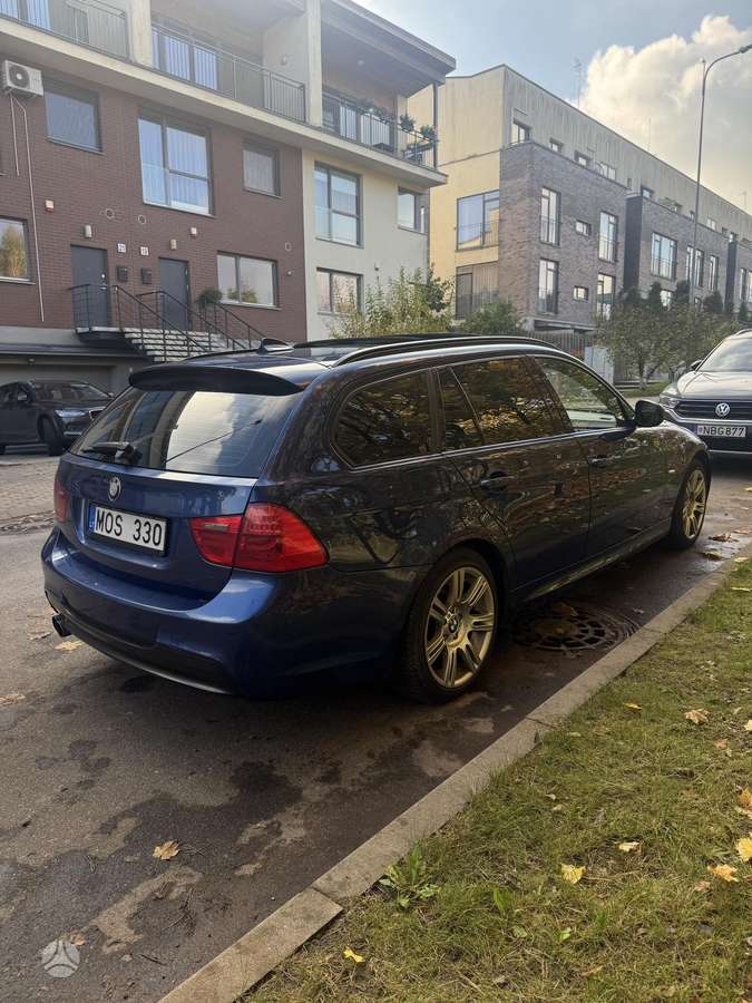 BMW 330 2010 — photo 5
