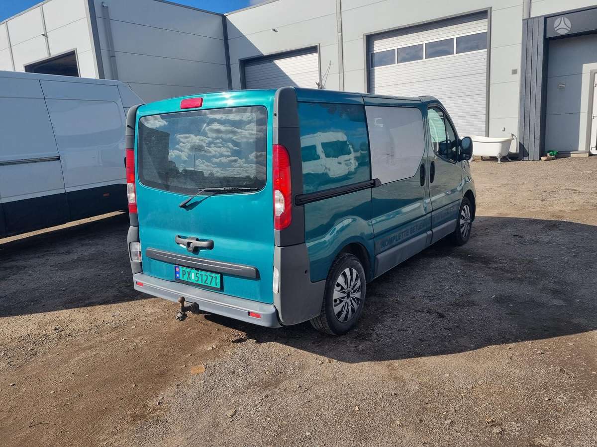 Renault Trafic 2010 — interior
