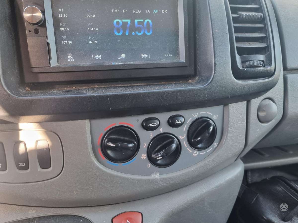 Renault Trafic 2010 — photo 6