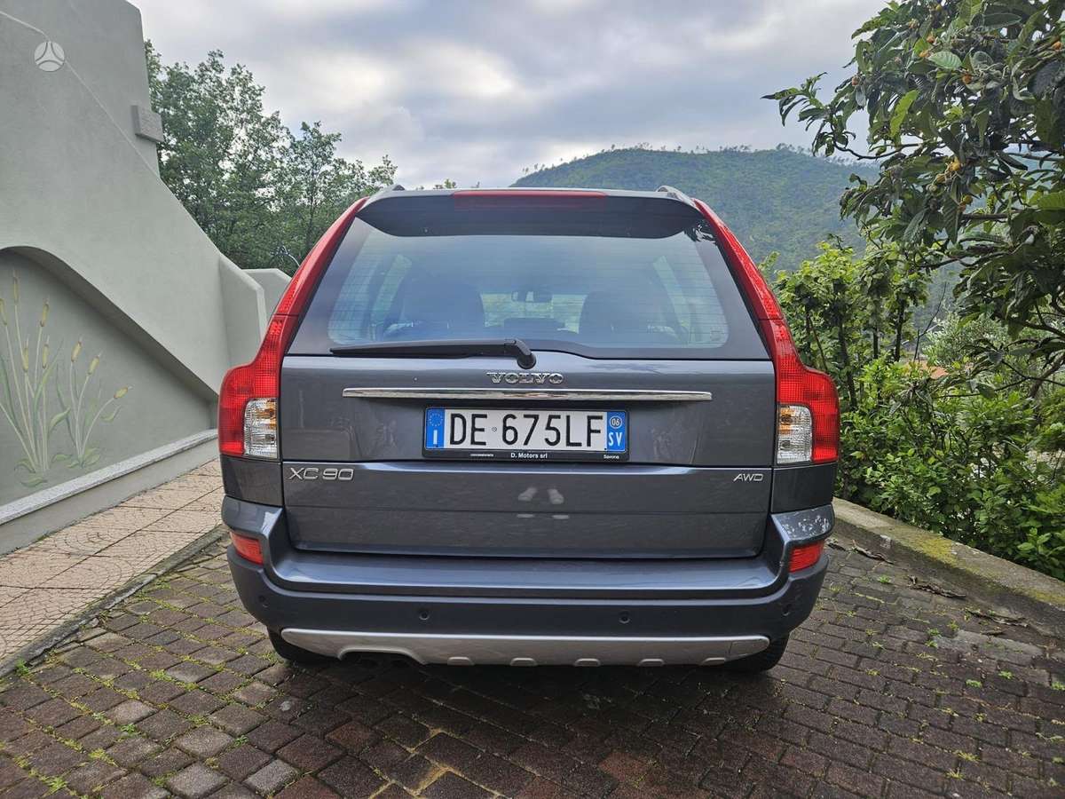 Volvo XC90 2006 — двигун 2401 cm³, 185 HP (136kW)