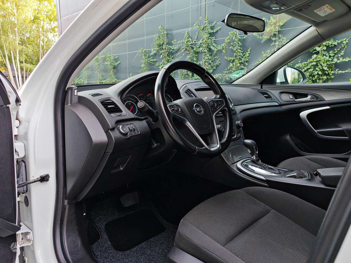 Opel Insignia 2014 — photo 17