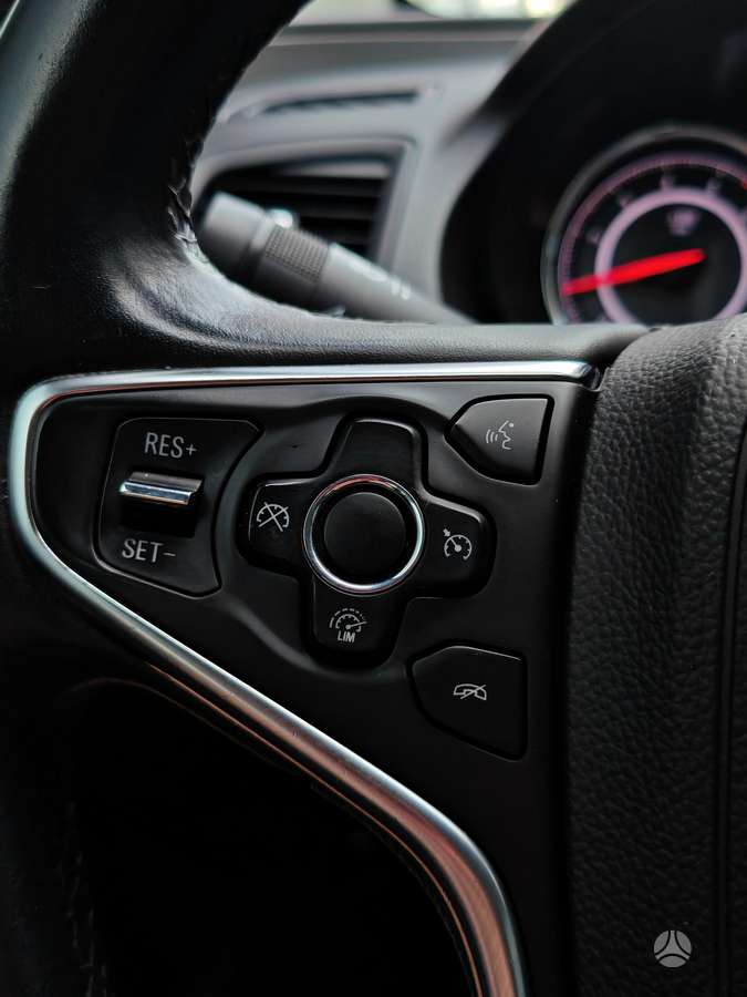 Opel Insignia 2014 — photo 22