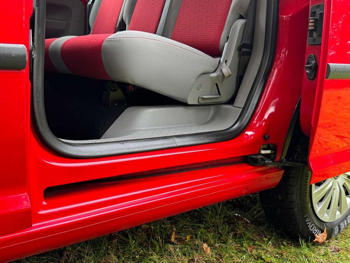 Volkswagen Caddy 2009 — photo 18