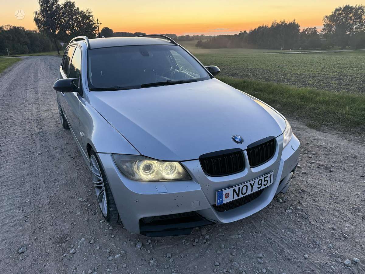 BMW 330 2007 — rear view