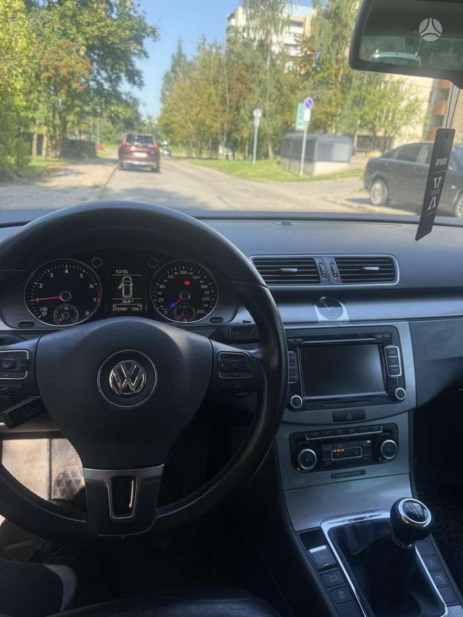 Volkswagen Passat 2011 — photo 10
