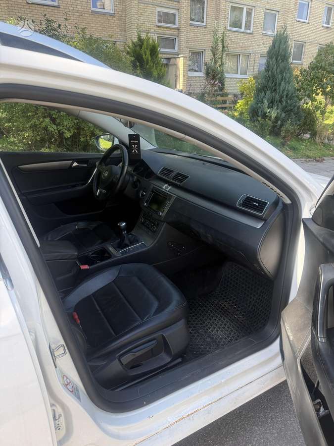 Volkswagen Passat 2011 — photo 6