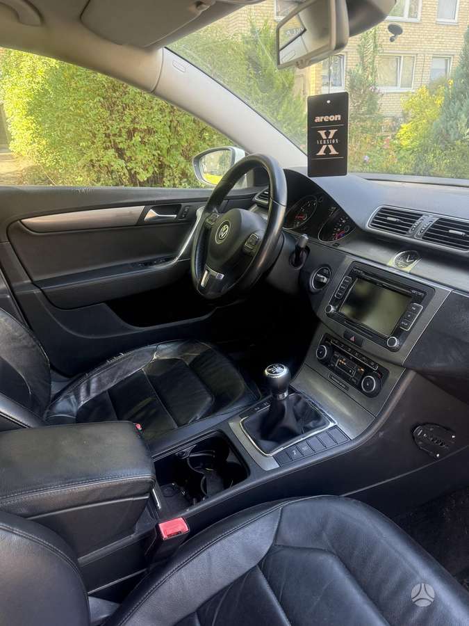 Volkswagen Passat 2011 — photo 7
