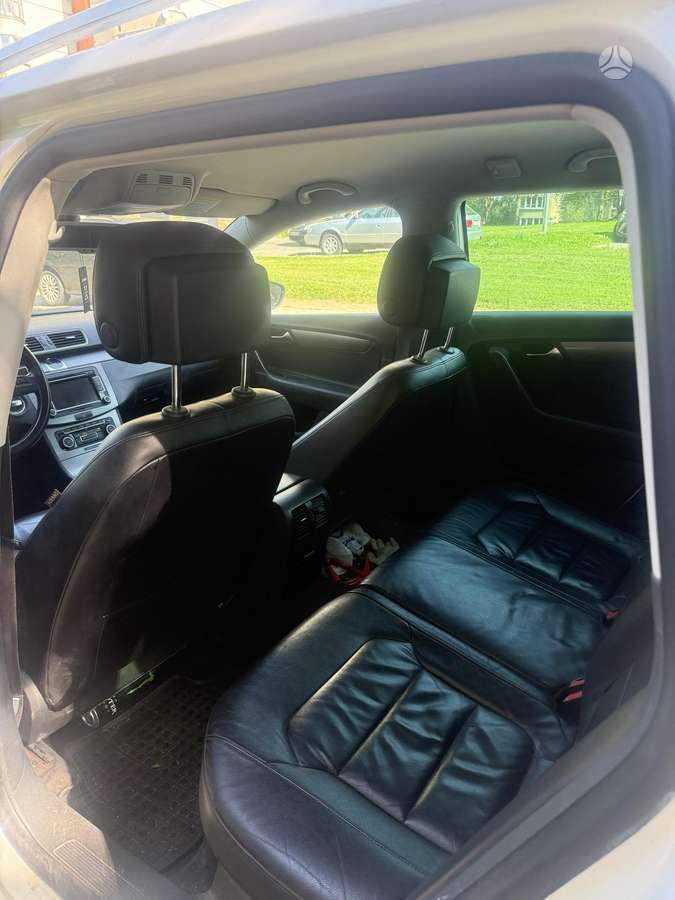 Volkswagen Passat 2011 — photo 8