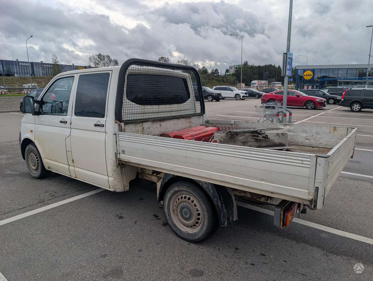 Volkswagen Transporter 2006 — салон