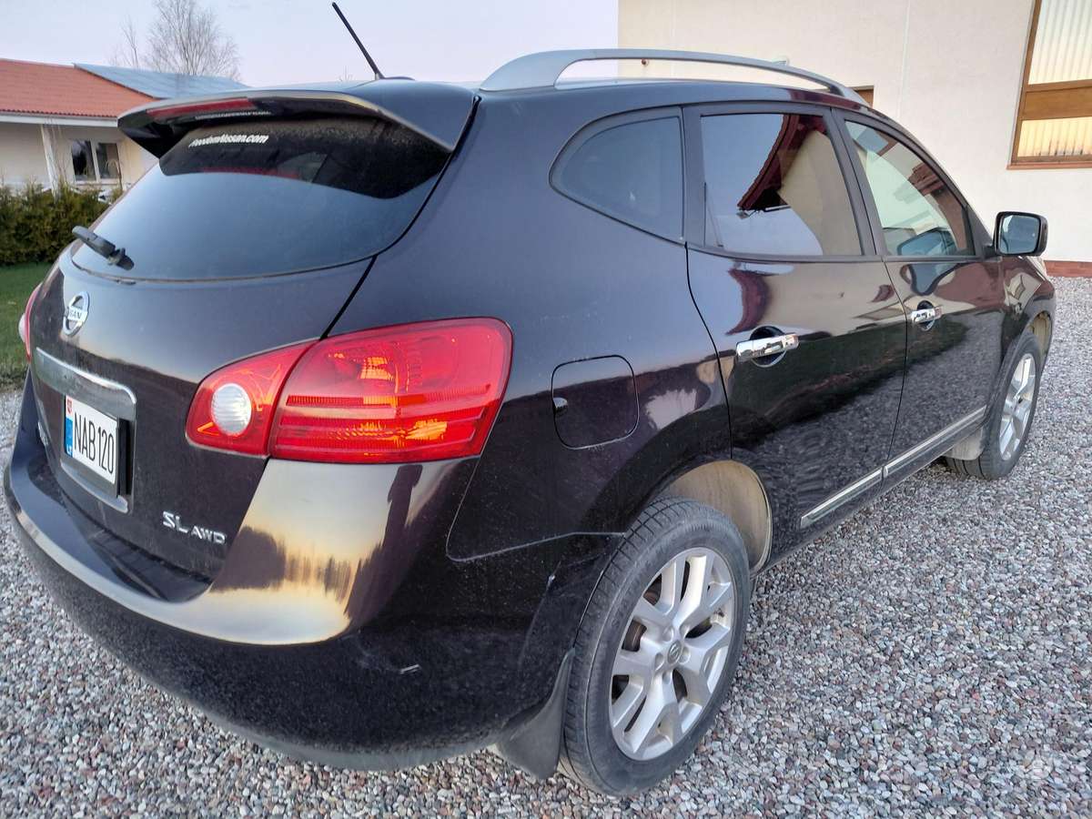 Nissan Rogue 2013 — rear view