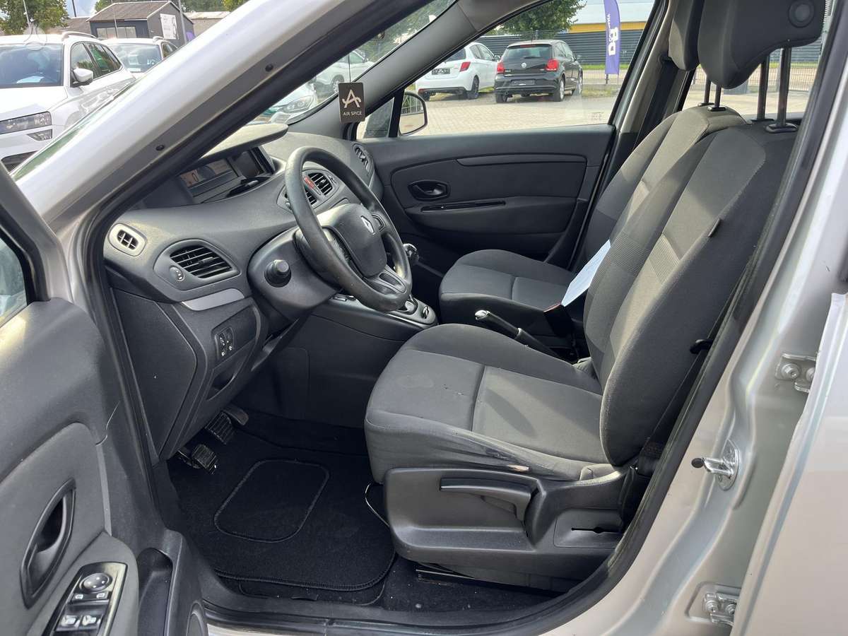 Renault Scenic 2011 — photo 12
