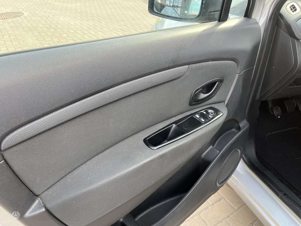 Renault Scenic 2011 — photo 13
