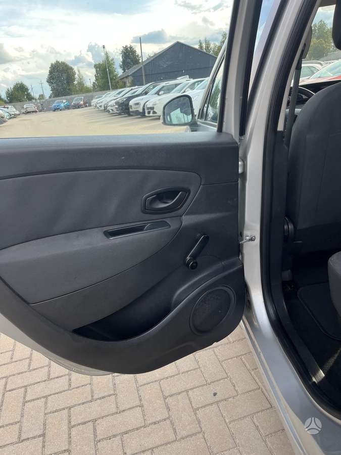 Renault Scenic 2011 — photo 15