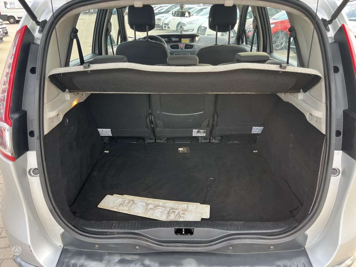Renault Scenic 2011 — photo 17