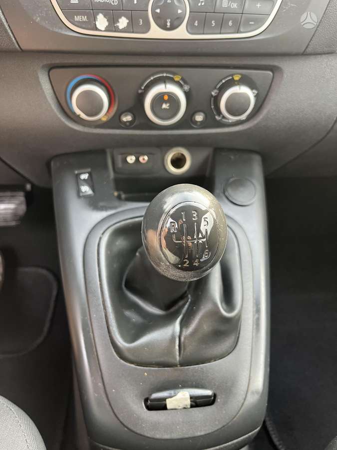 Renault Scenic 2011 — photo 21