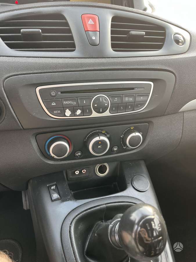 Renault Scenic 2011 — photo 22