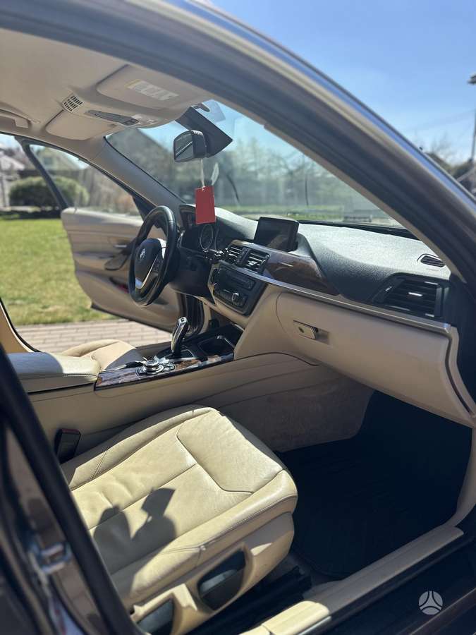 BMW 318 2013 — photo 16