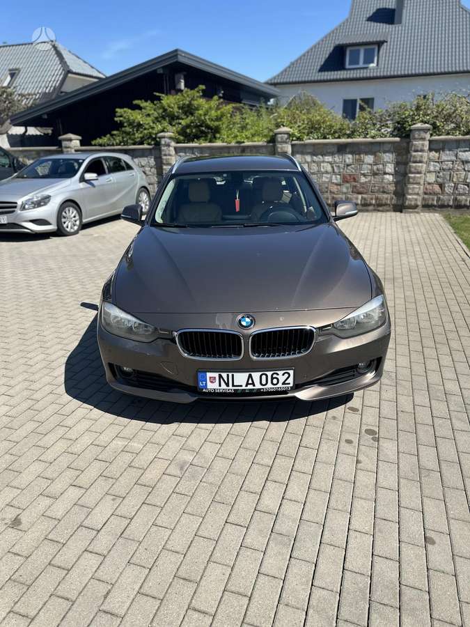 BMW 318 2013 — rear view