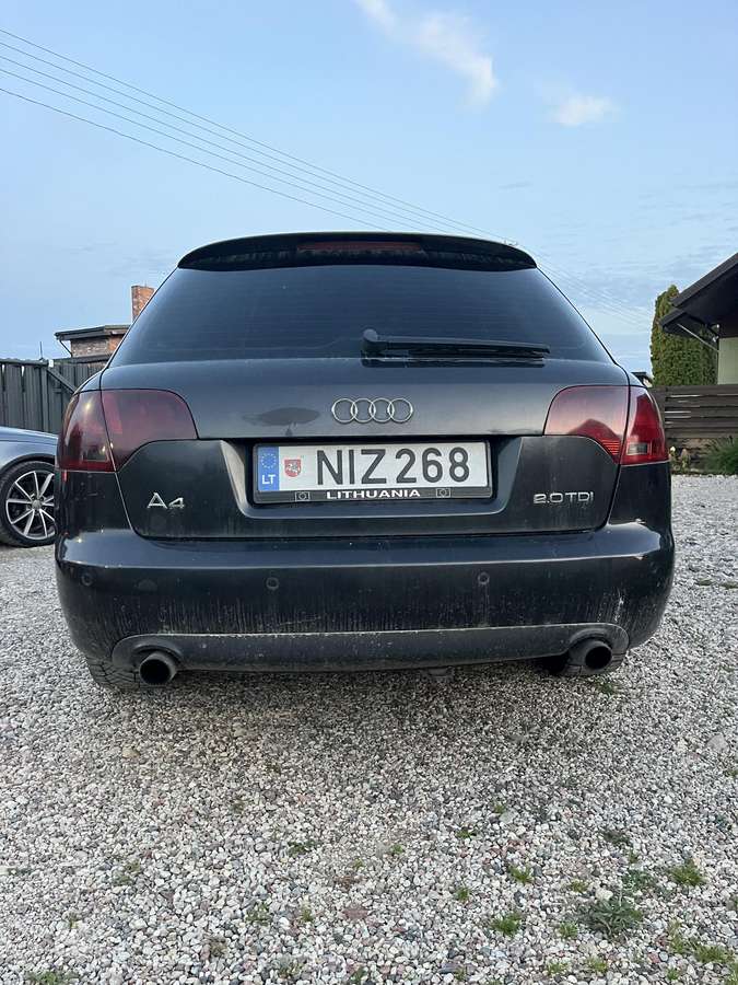 Audi A4 2007 — салон