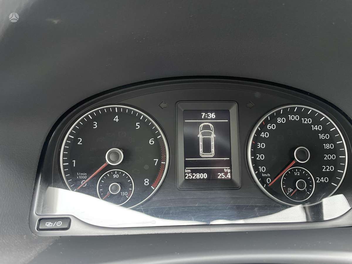 Volkswagen Touran 2013 — photo 10