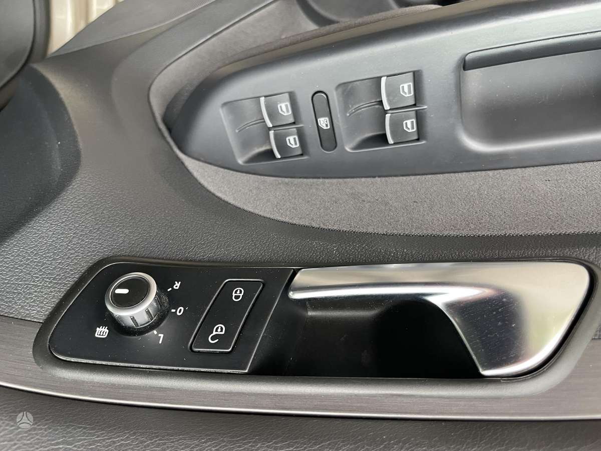 Volkswagen Touran 2013 — photo 12