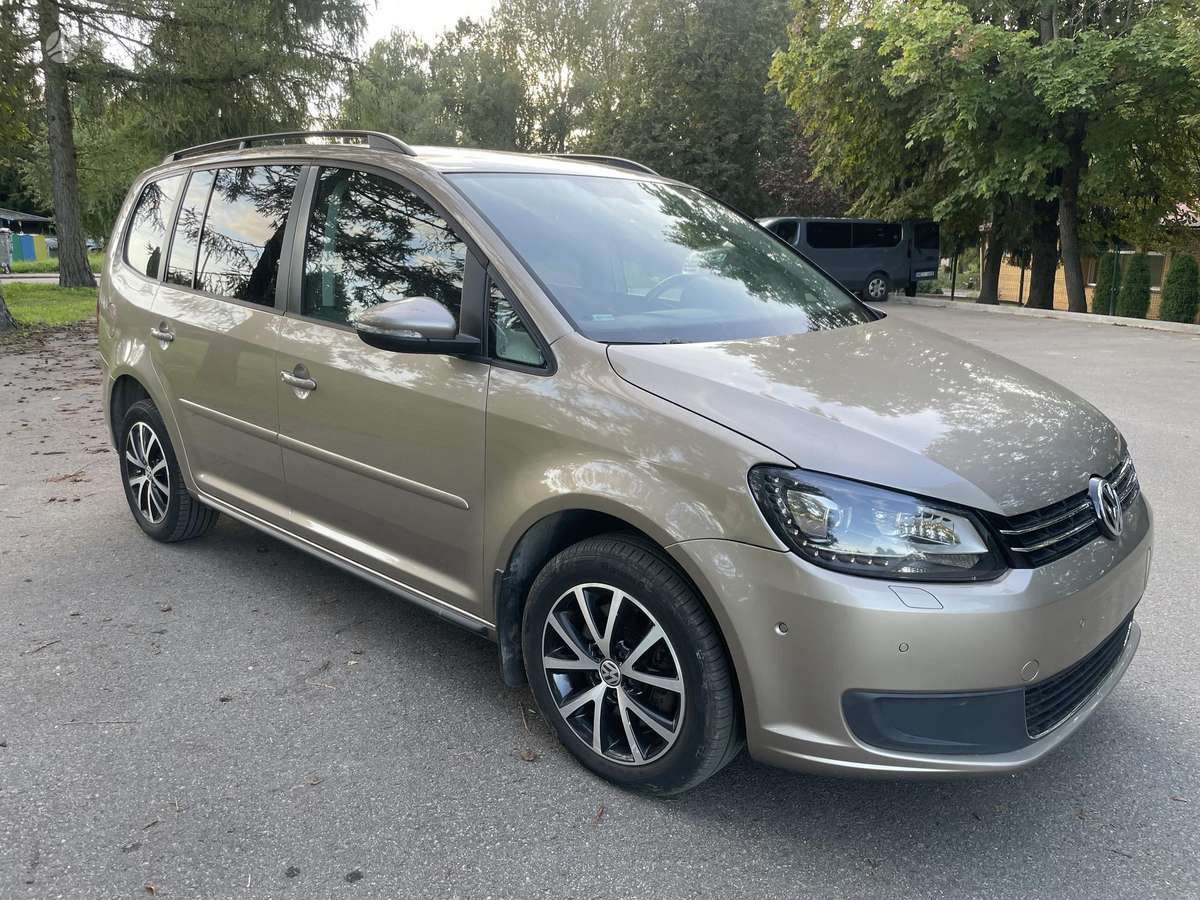 Volkswagen Touran 2013 — rear view