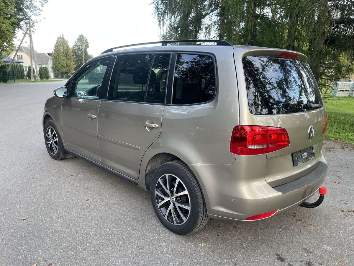 Volkswagen Touran 2013 — engine 1390 cm³, 140 HP (103kW)