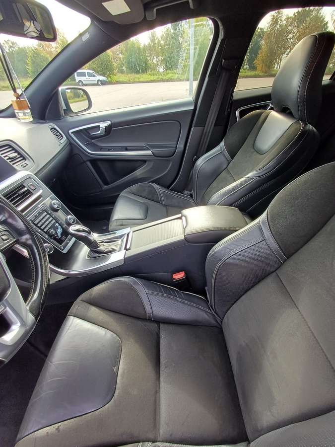 Volvo V60 2015 — photo 13